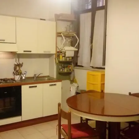 Ampia Camera Matrimoniale Nel Cuore Di Cagliari