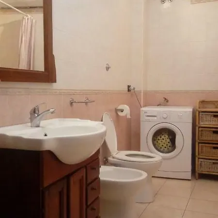 Ampia Camera Matrimoniale Nel Cuore Di Guest house Cagliari