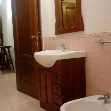 Ampia Camera Matrimoniale Nel Cuore Di Guest house Cagliari