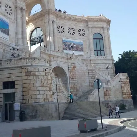 Ampia Camera Matrimoniale Nel Cuore Di Cagliari